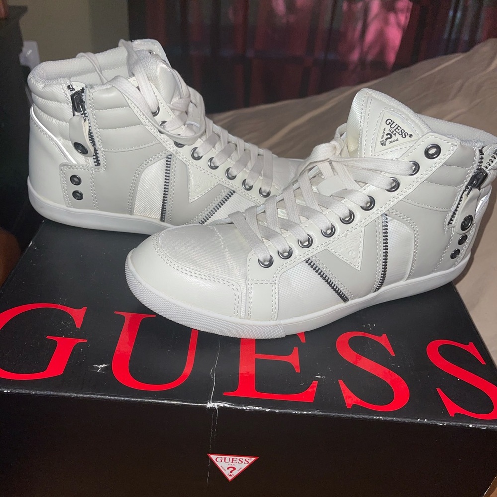 GUESS Men's Jarlen Sneaker size 8